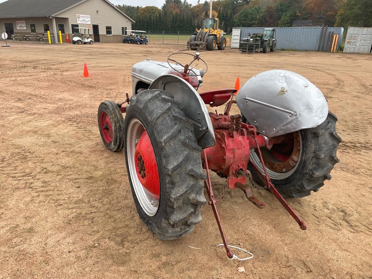 #1856-•-ford-tractor-image-8