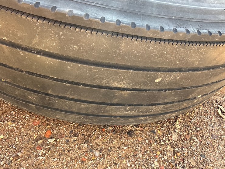 #6979-•-(1)-michelin-x-line-energy-275-80-r-22.5-commercial-truck-tire-mounted-on-steel-wheel-image-8
