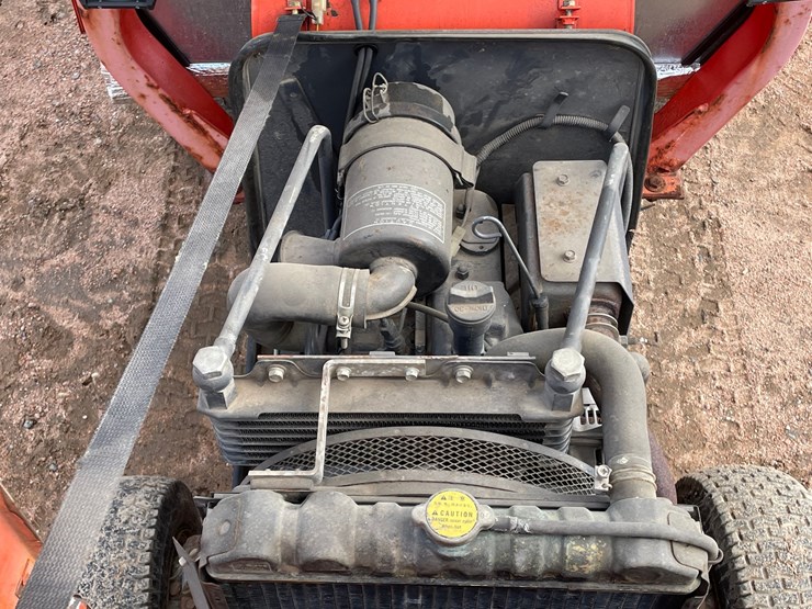 #1019-•-kubota-f2400-4wd-tractor-with-attachments-image-34