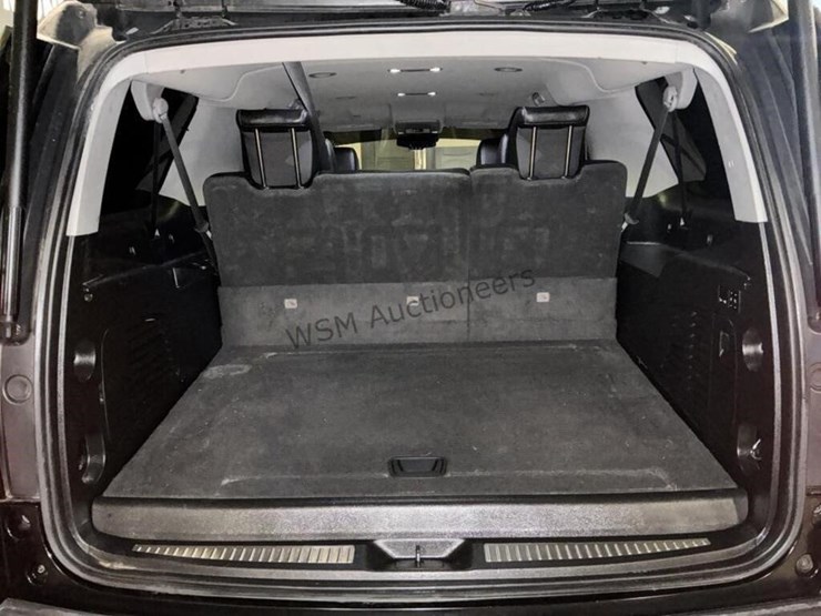 2018-chevrolet-suburban-suv-image-9