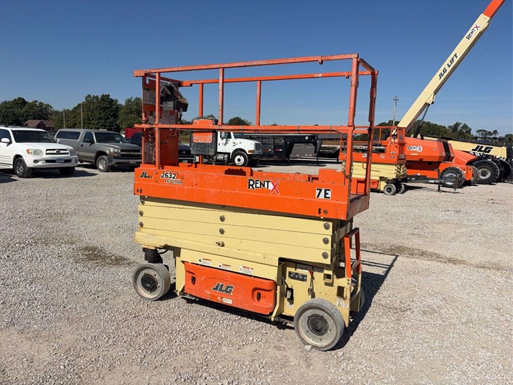 2015-jlg-26’-scissor-lift-(7e)-model-2632es,-battery-operated,-26’-reach,-non-marking-tires,-s/n--0200240038-image-1