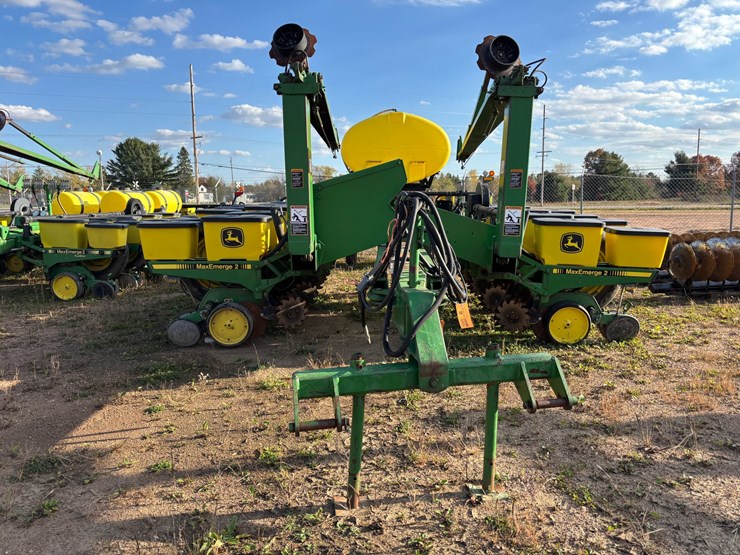 #1948-•-john-deere-7200-16-row-planter-image-2
