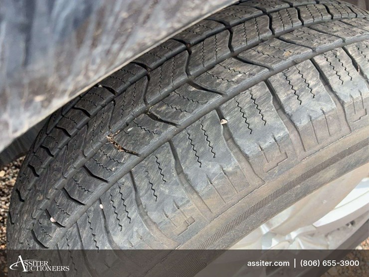 2011-nissan-armada-image-35