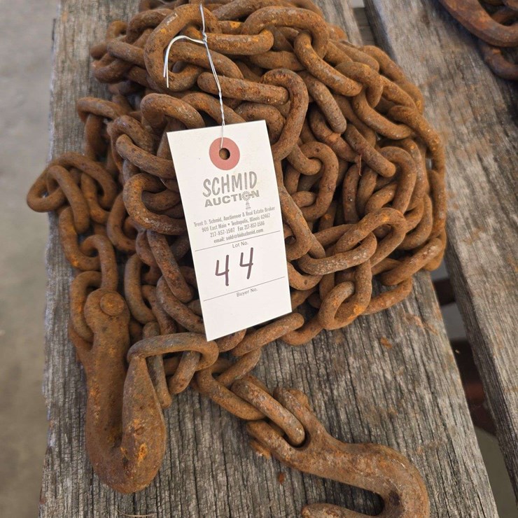 Chain with 2 hooks