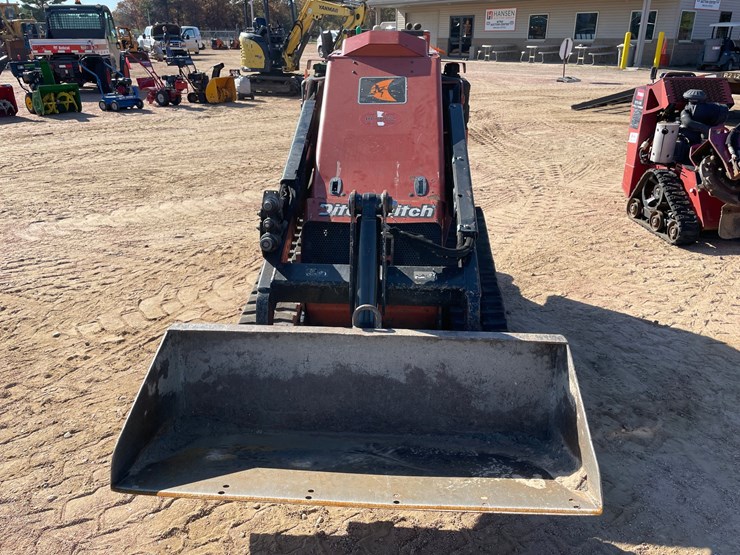#1070-•-ditch-witch-sk800-tracked-dingo-image-2