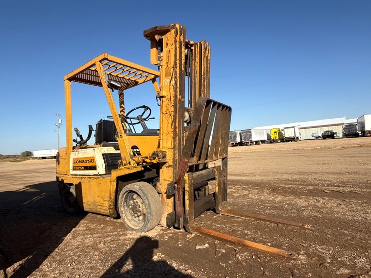 #6929-•-komatsu-fg25st-4-5,000-lb.-forklift-image-3