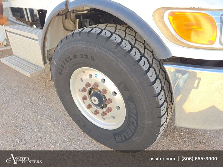 2006-peterbilt-335-image-46