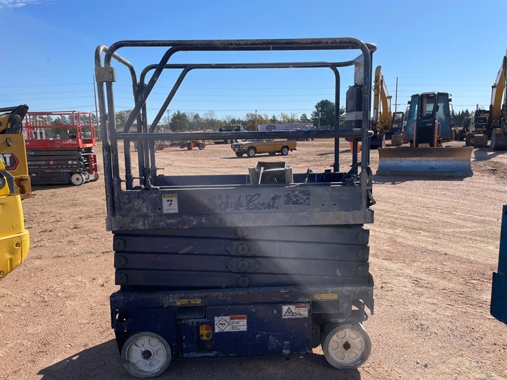 #1876-•-upright-scissor-lift-image-3