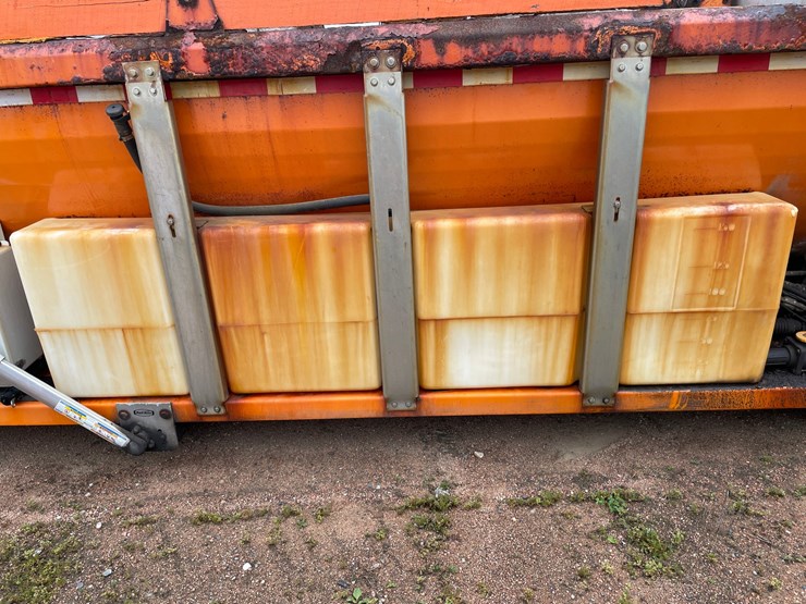 #3729-•-16'-salter-and-sand-box-with-conveyor-bottom-image-17