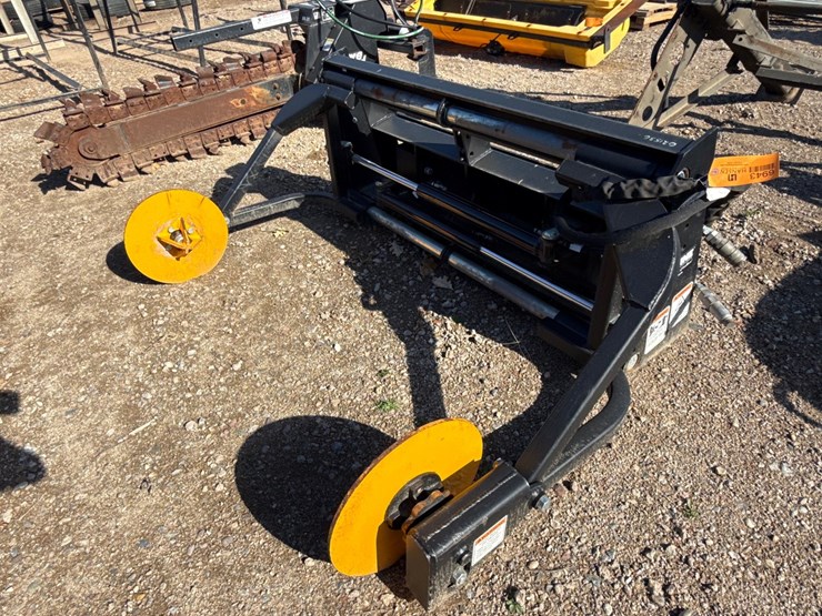 #6943-•-erskine-skid-steer-hydraulic-bale-unroller-attachment-image-8