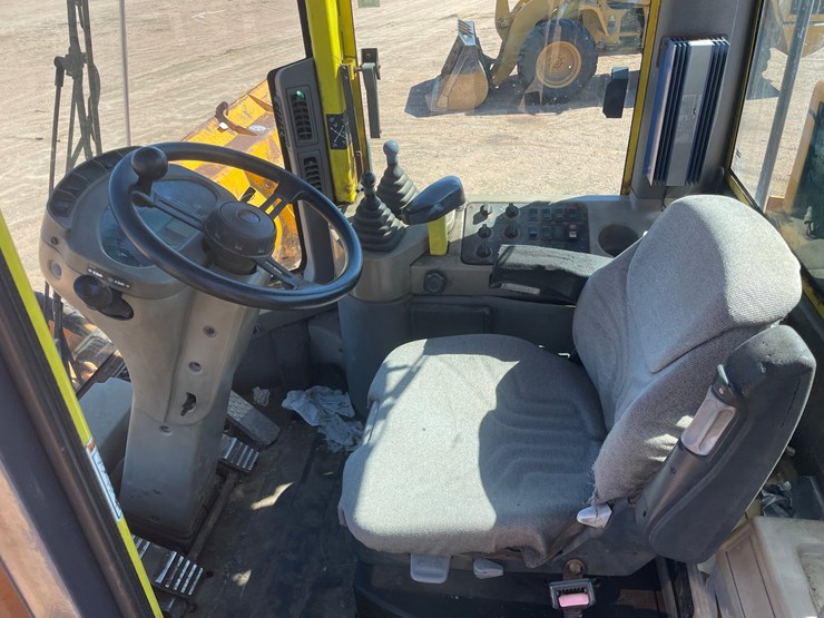 #1748-•-2001-case-721c-wheel-loader-image-30