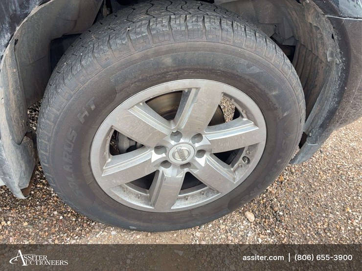 2011-nissan-armada-image-40
