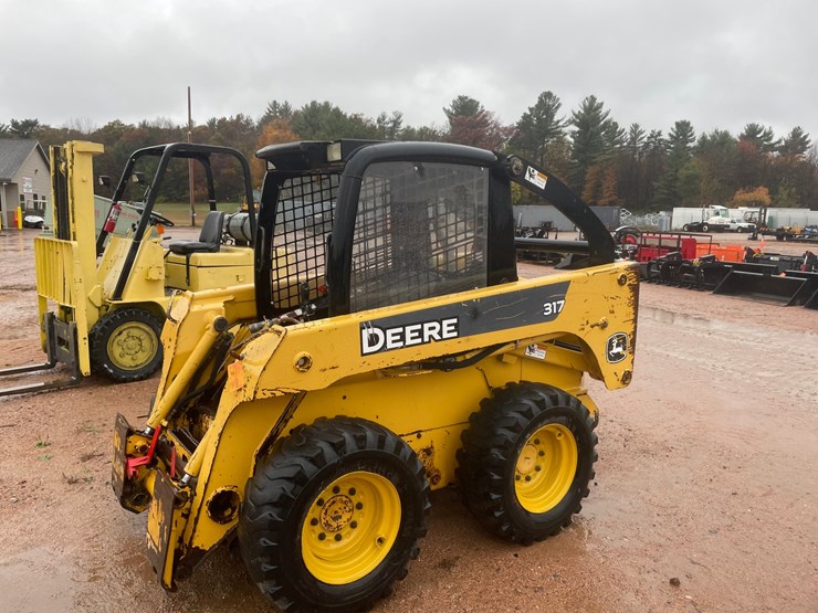 #1852-•-john-deere-317-skid-steer-image-3