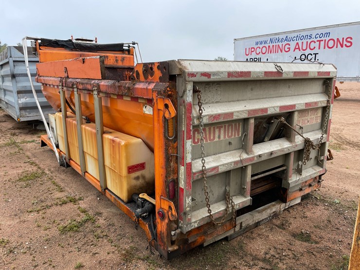 #3729-•-16'-salter-and-sand-box-with-conveyor-bottom-image-4