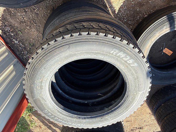 #6965-•-(4)-commercial-truck-tires-image-4