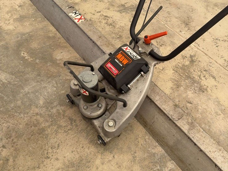 2023-mbw-concrete-screed-12’,-model-ews500,-s/n--6022089,-runs-on-milwaukee-battery-(battery-not-included),-runs-intermittently-image-3