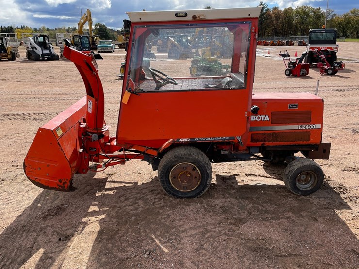 #1019-•-kubota-f2400-4wd-tractor-with-attachments-image-6