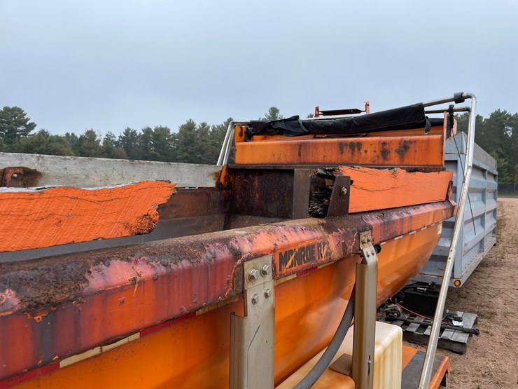 #3729-•-16'-salter-and-sand-box-with-conveyor-bottom-image-26