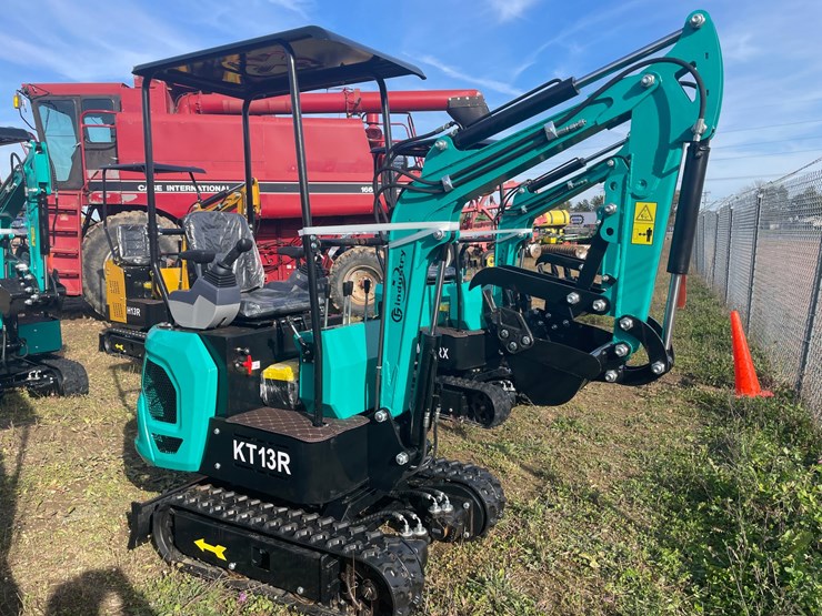 #3233-•-2026-cfg-kt13r-mini-excavator-image-2