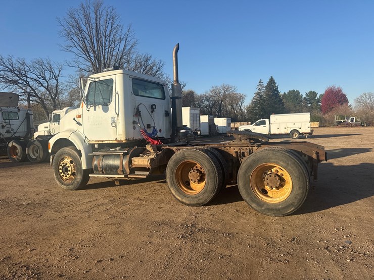 #6904-•-1996-international-8100-6x4-day-cab-semi-truck-(has-wi-title)-image-7