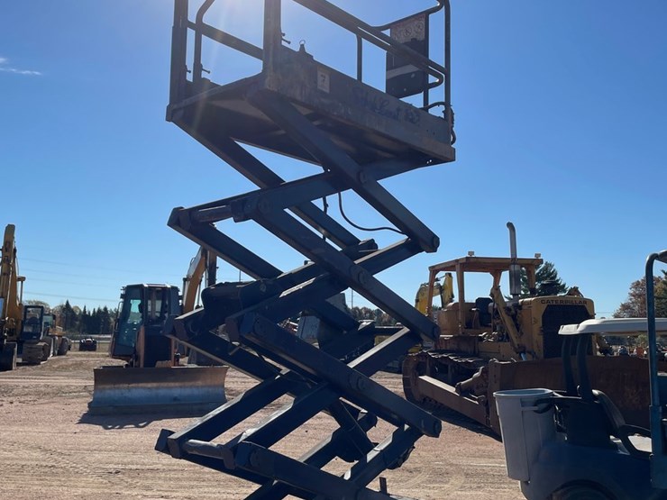 #1876-•-upright-scissor-lift-image-10