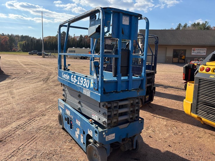 #1921-•-2018-genie-gs-1930-electric-scissor-lift-image-7
