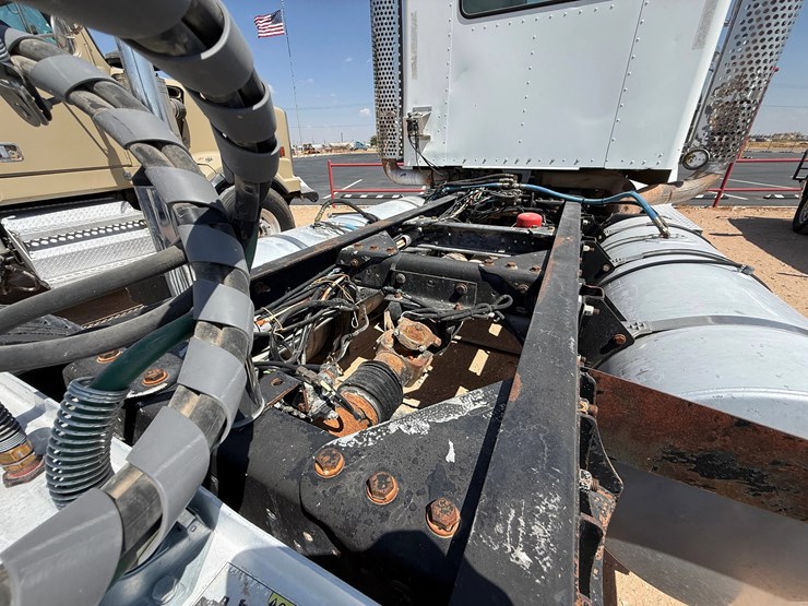 2009-kenworth-t800-image-12
