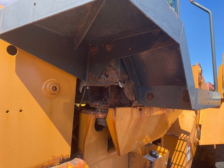 #1748-•-2001-case-721c-wheel-loader-image-22