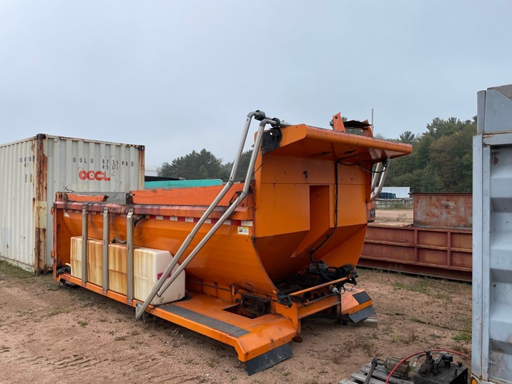 #3729-•-16'-salter-and-sand-box-with-conveyor-bottom-image-7