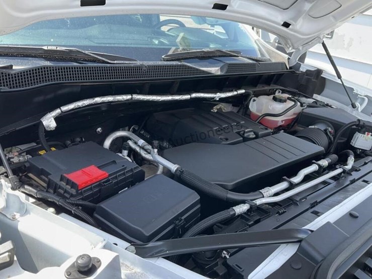 2025-chevrolet-silverado-1500-p/u-image-12