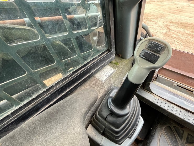 #1083-•-new-holland-l185-wheeled-skid-steer-image-25