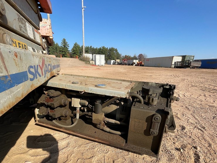 #1908-•-skyjack-sj113-3219-electric-scissor-lift-image-18