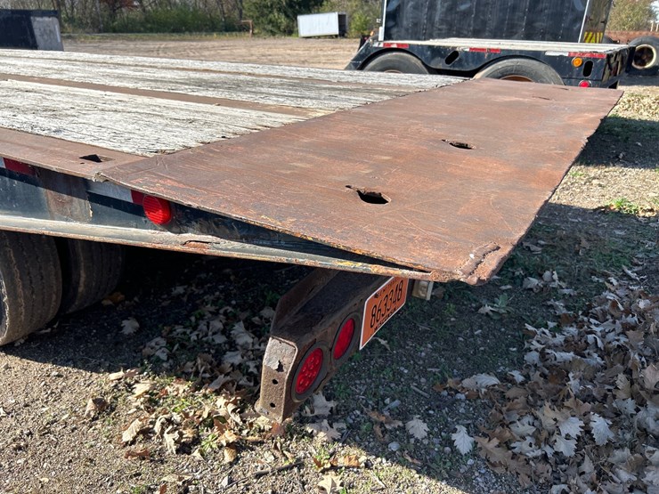 #6916-•-1997-landoll-tri-axle-flatbed-semi-trailer-(wi-title-in-delay)-image-22