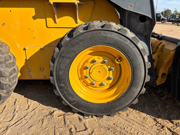 #1918-•-2023-john-deere-318g-wheeled-skid-steer-image-15