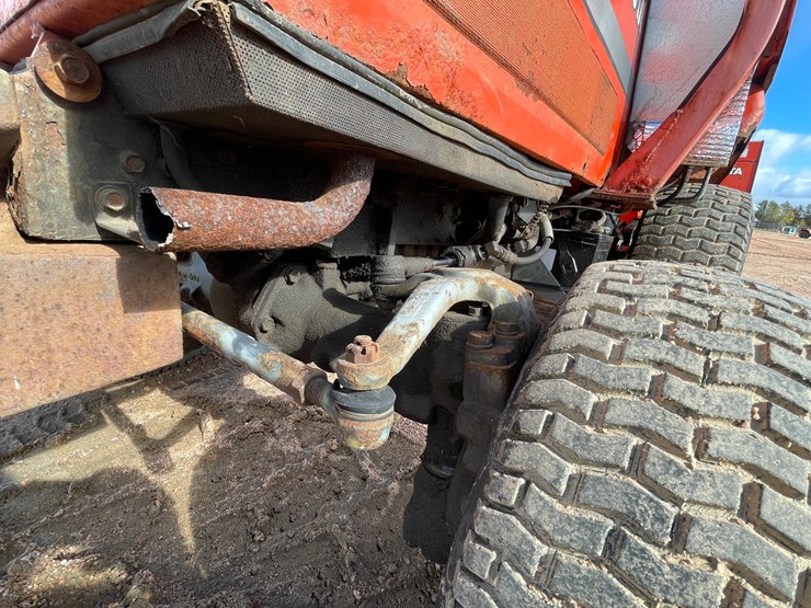 #1019-•-kubota-f2400-4wd-tractor-with-attachments-image-64