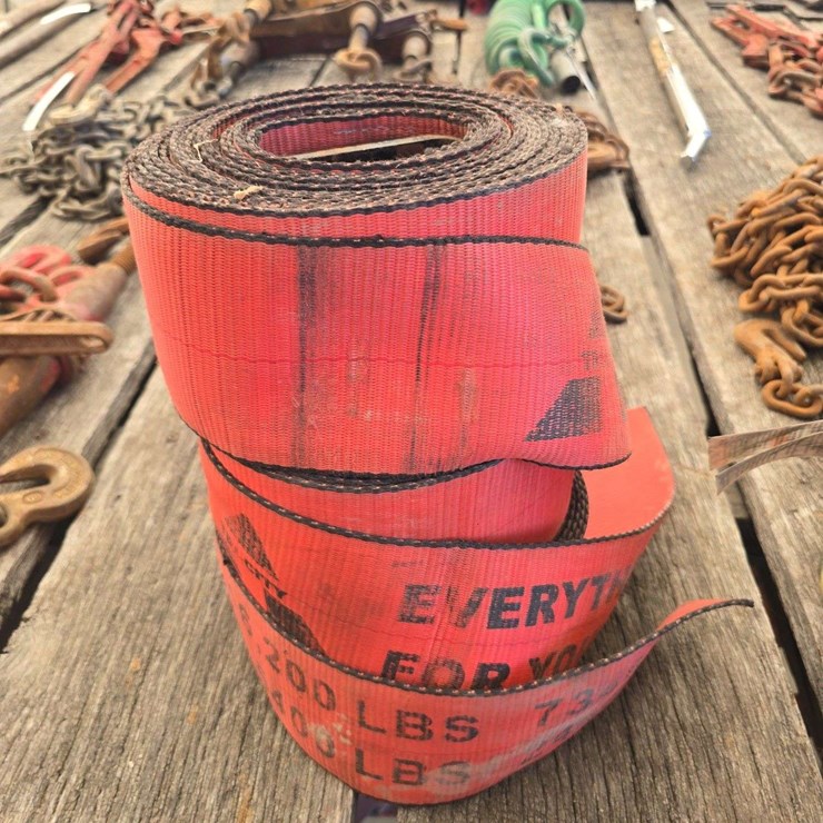 3 tie-down straps WLL: 5400lbs