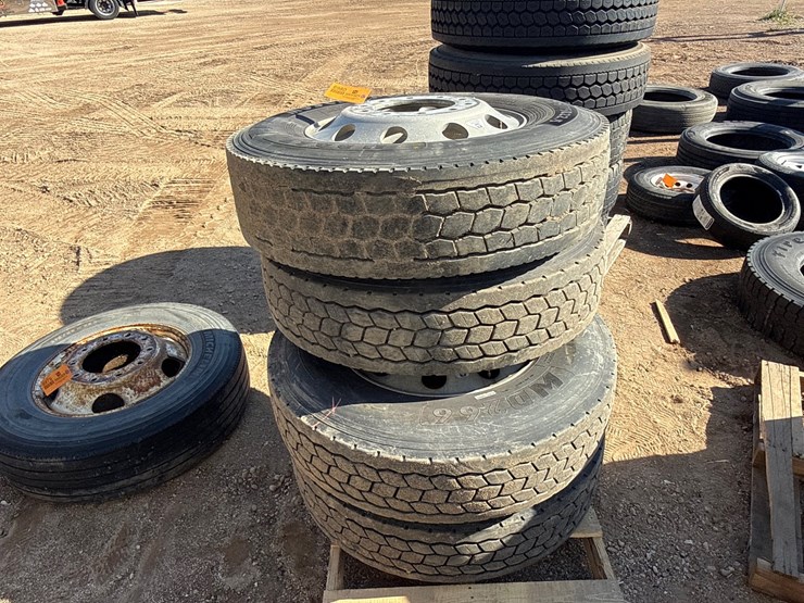 #6980-•-(4)-commercial-truck-tires-with-10-bolt-aluminum-rims-image-3