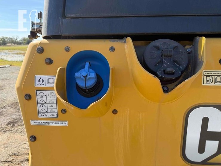 2020-caterpillar-d1-image-19
