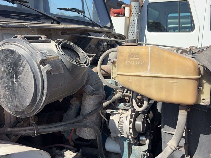 1998-international-4700-day-cab-truck,-121,834-miles,-single-axle,-255/70r22.5-tires,-dt466e-engine,-gooseneck-ball-hitch,-automatic-transmission-vin#-1hsscaan4wh551789-image-24