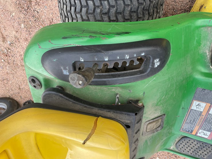 #1930-•-200-john-deere-l110-riding-lawn-mower-image-18