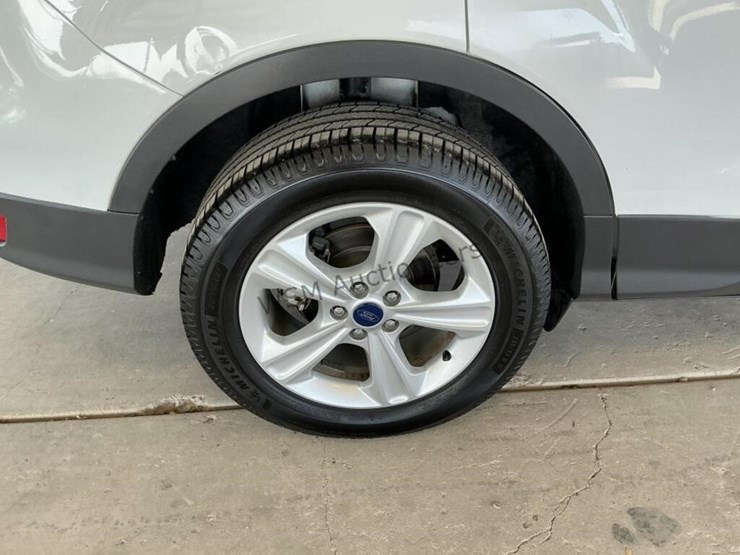 2015-ford-escape-suv-image-8