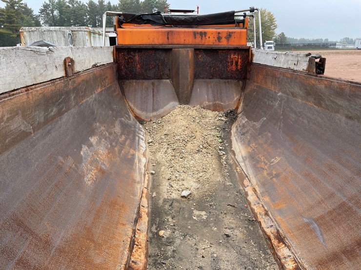 #3729-•-16'-salter-and-sand-box-with-conveyor-bottom-image-32
