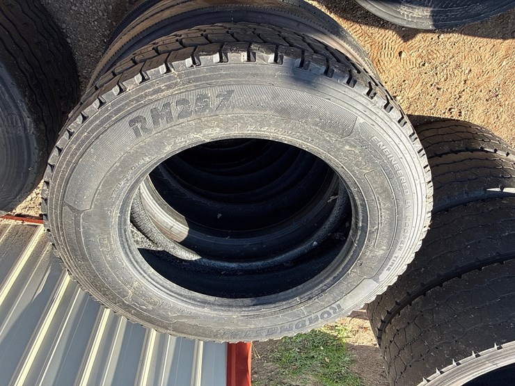 #6965-•-(4)-commercial-truck-tires-image-2