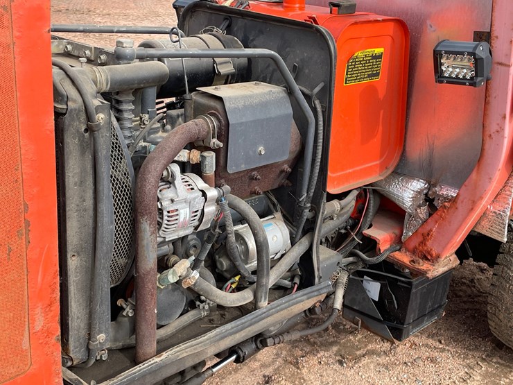 #1019-•-kubota-f2400-4wd-tractor-with-attachments-image-32