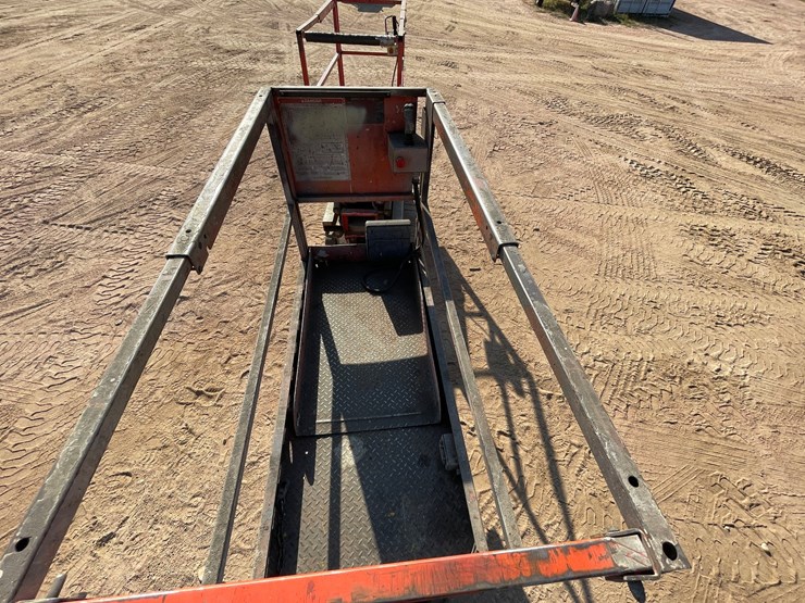 #1909-•-snorkel-s1930-scissor-lift-image-16