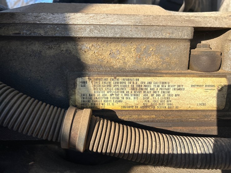 #6903-•-1995-volvo-gm-wg64t-tandem-axle-day-cab-semi-tractor-(has-wi-title)-image-10