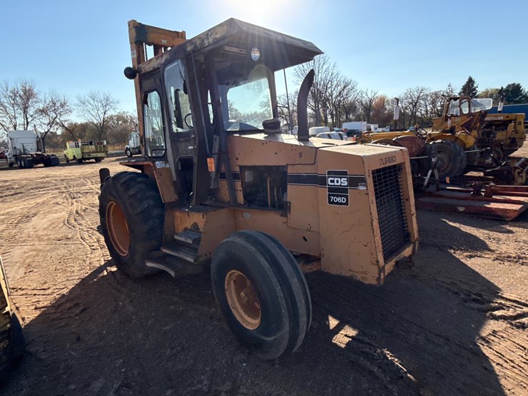 #6930-•-continental-diversified-sales-cds-706d-rough-terrain-forklift-image-6