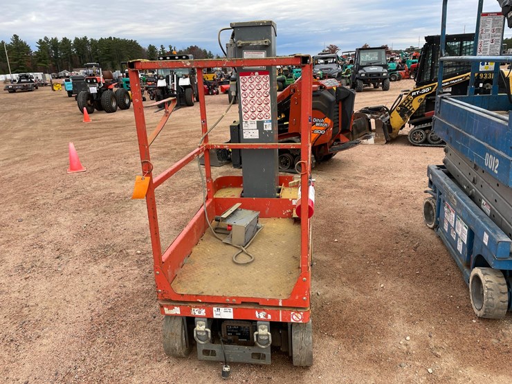 #1922-•-2017-skyjack-sj12-electric-man-lift-image-5
