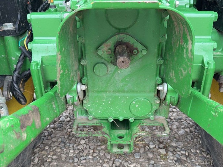 2016-john-deere-3033r-tractor,-front-loader,-with-bucket,-hydrostat,-diesel-engine,-1473.5-hours,540pto,-3pt-,-s/n--lv3033rcgg100590,-loader-s/n--1poh165xpfx009721.-image-9