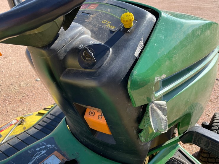 #1010-•-john-deere-gt245-riding-lawn-mower-image-21